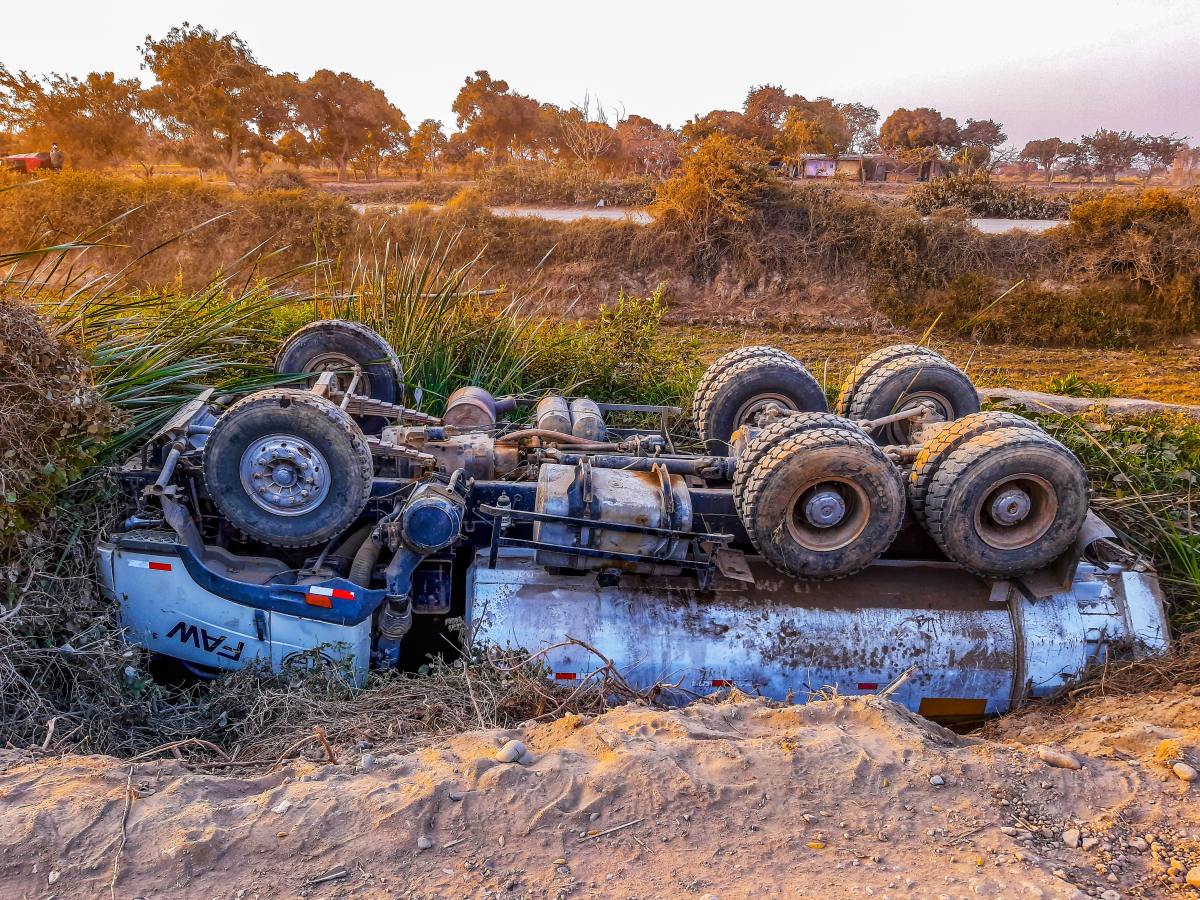 Do Not Make These Common Mistakes In Your Truck Accident Claim 